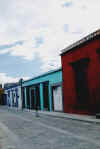Oaxaca, calle con nio, 1998.jpg (39706 byte)