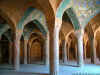 Shiraz-colonnato_della_moschea_del_Reggente.jpg (411312 byte)