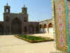 Shiraz-cortile_della_moschea_Nasir-ol-Molk.jpg (288787 byte)